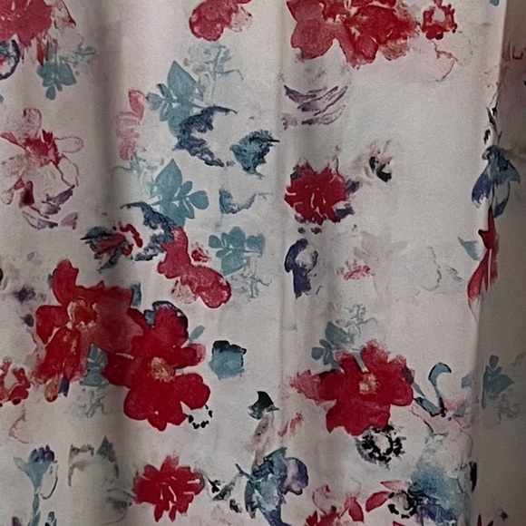 Beautiful Floral top - Picture 7 of 10